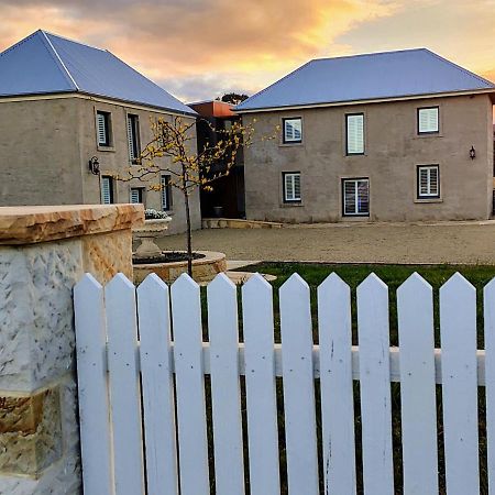 Triabunna Barracks Bed & Breakfast Екстериор снимка